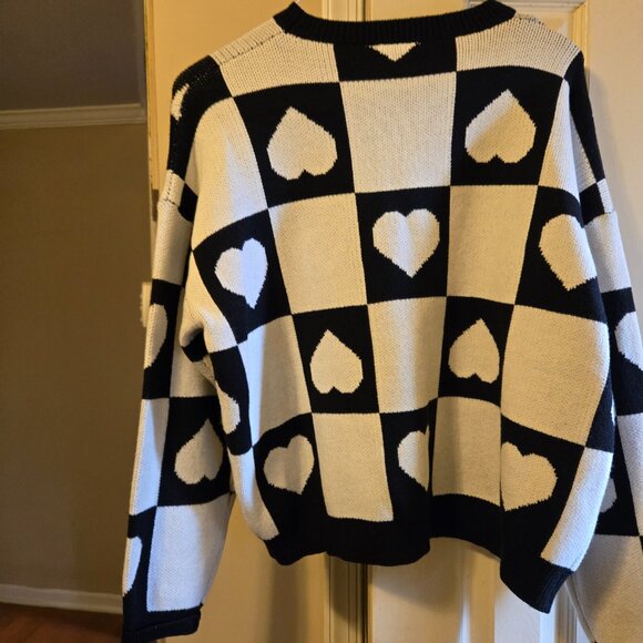 ee:some L black/white heart sweater - Picture 2 of 3
